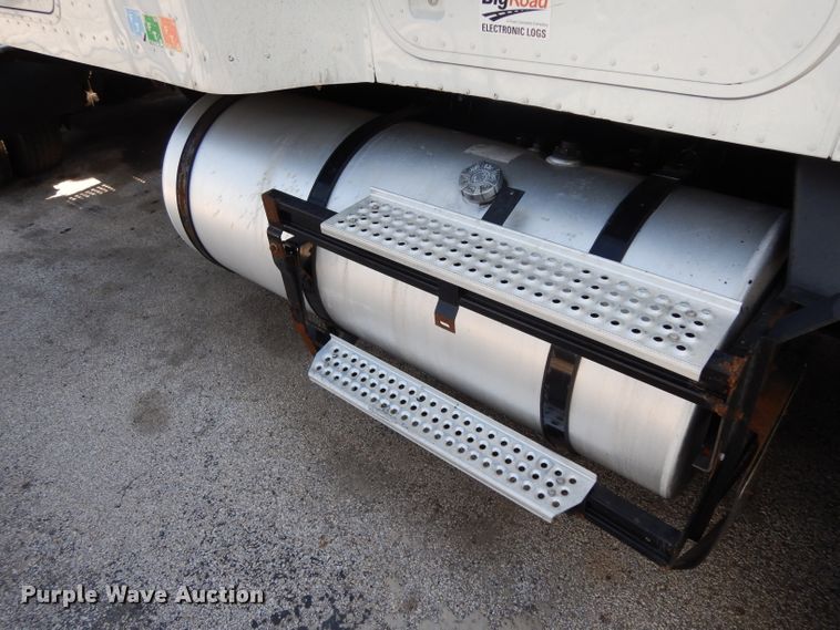 image for item DH5349 2007 International 9400i semi truck