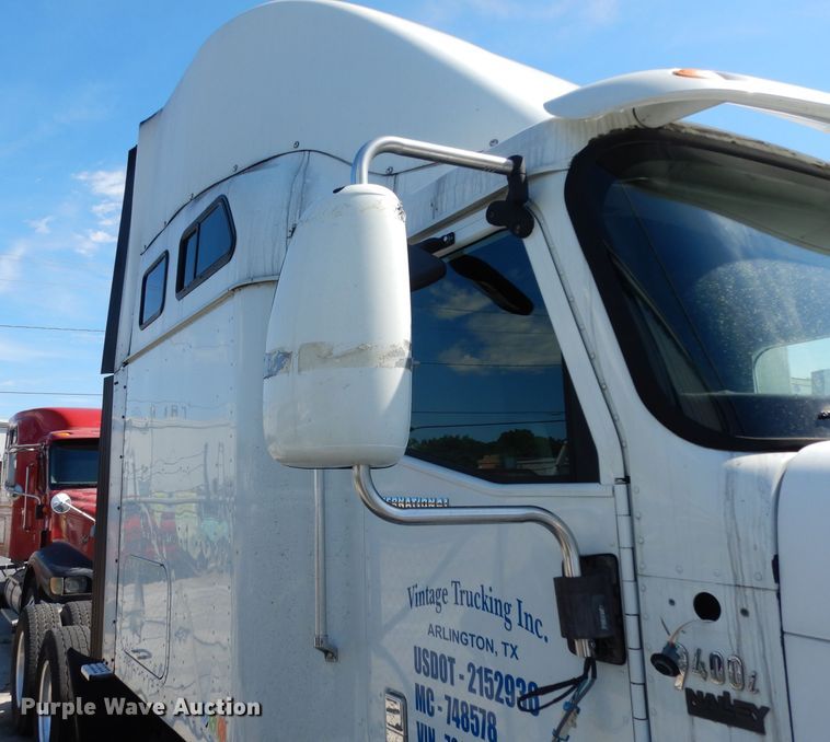 image for item DH5349 2007 International 9400i semi truck