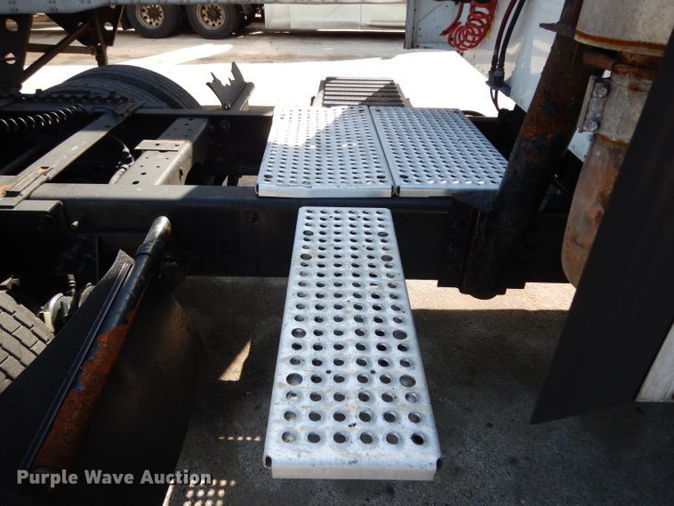 image for item DH5349 2007 International 9400i semi truck