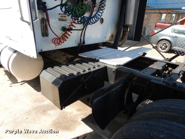 image for item DH5349 2007 International 9400i semi truck