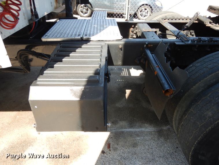 image for item DH5349 2007 International 9400i semi truck