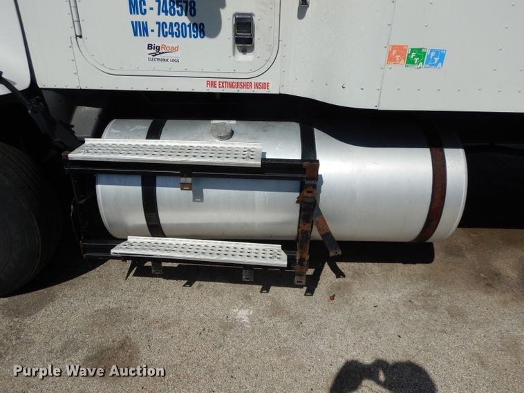 image for item DH5349 2007 International 9400i semi truck