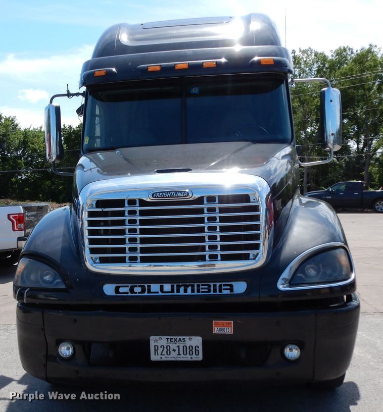 image for item DH5350 2007 Freightliner Columbia  semi truck