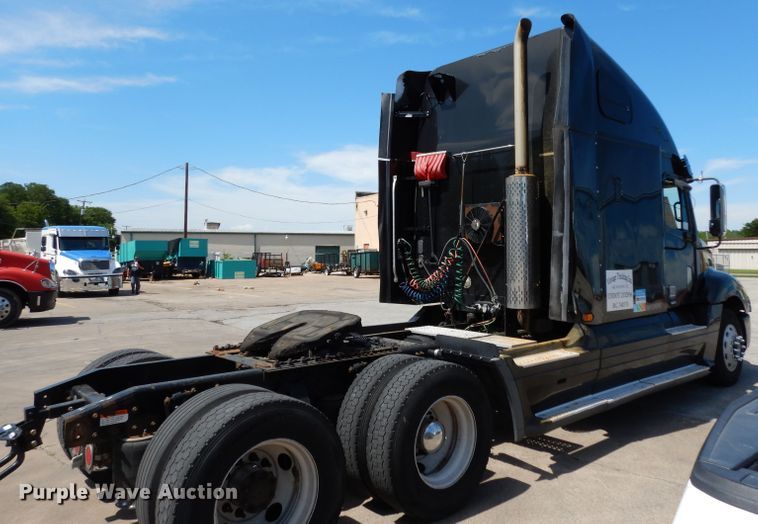 image for item DH5350 2007 Freightliner Columbia  semi truck