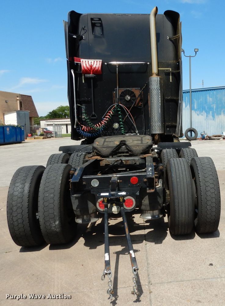 image for item DH5350 2007 Freightliner Columbia  semi truck