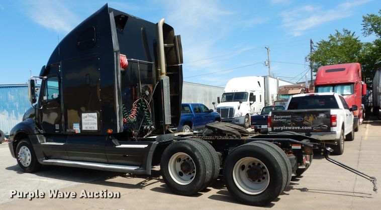 image for item DH5350 2007 Freightliner Columbia  semi truck