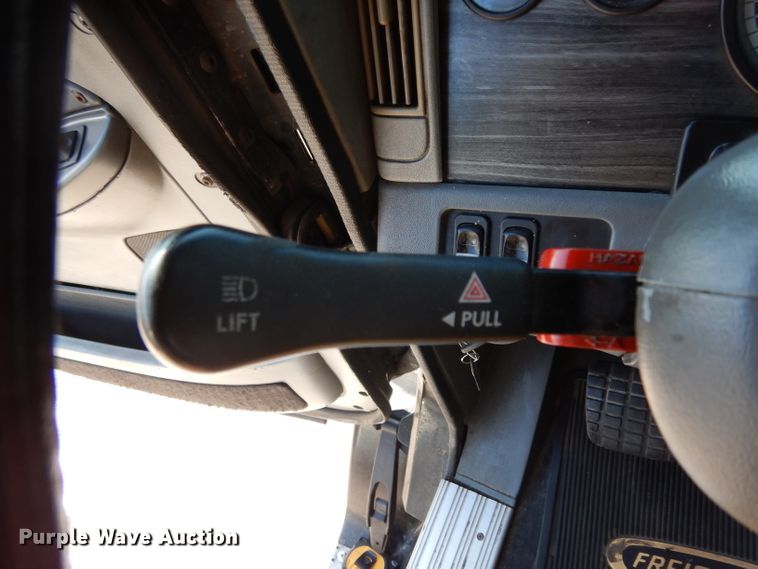 image for item DH5350 2007 Freightliner Columbia  semi truck