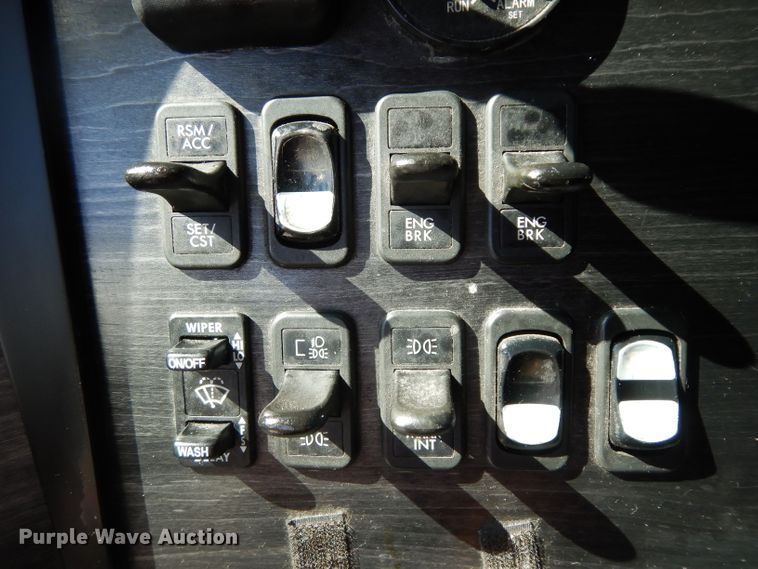 image for item DH5350 2007 Freightliner Columbia  semi truck