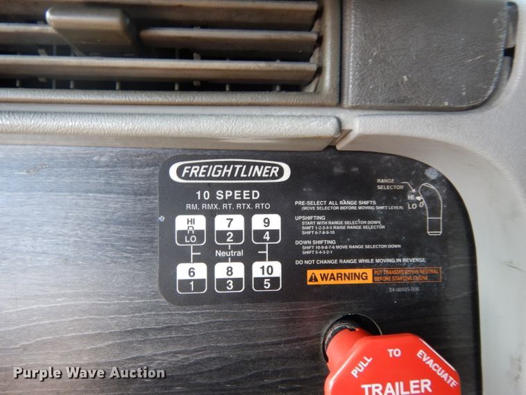 image for item DH5350 2007 Freightliner Columbia  semi truck