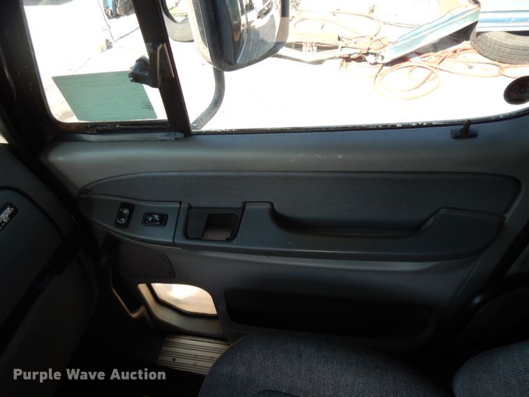 image for item DH5350 2007 Freightliner Columbia  semi truck