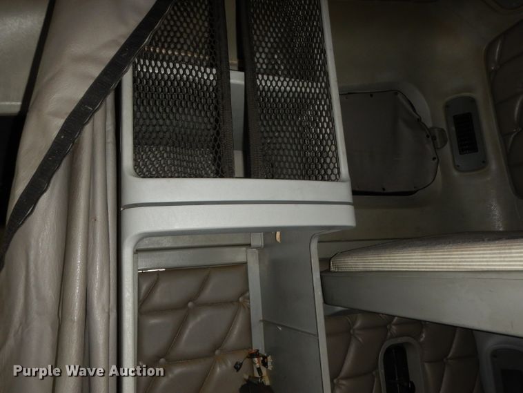 image for item DH5350 2007 Freightliner Columbia  semi truck