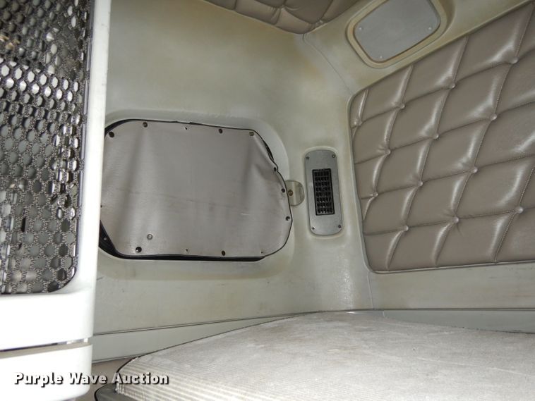 image for item DH5350 2007 Freightliner Columbia  semi truck