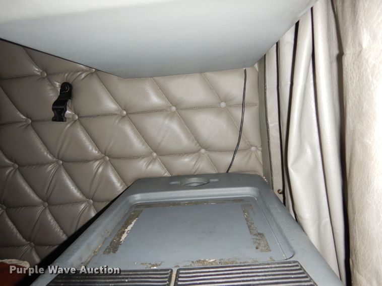 image for item DH5350 2007 Freightliner Columbia  semi truck