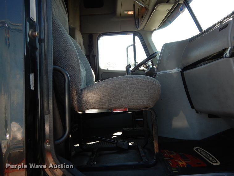 image for item DH5350 2007 Freightliner Columbia  semi truck