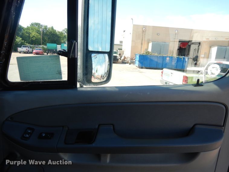 image for item DH5350 2007 Freightliner Columbia  semi truck