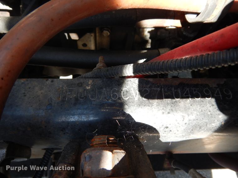 image for item DH5350 2007 Freightliner Columbia  semi truck