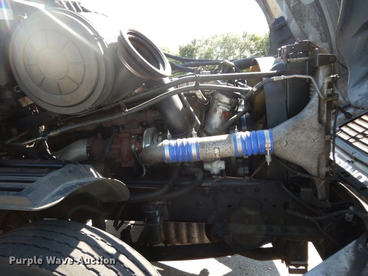 image for item DH5350 2007 Freightliner Columbia  semi truck