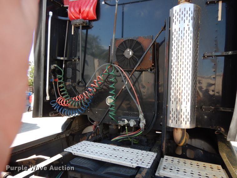 image for item DH5350 2007 Freightliner Columbia  semi truck