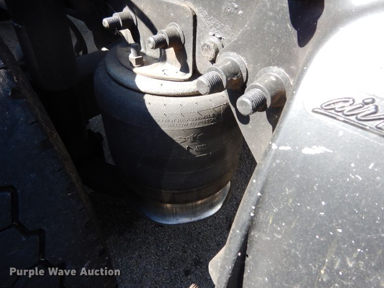 image for item DH5350 2007 Freightliner Columbia  semi truck