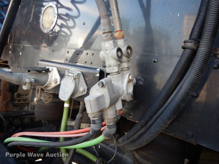 image for item DH5350 2007 Freightliner Columbia  semi truck