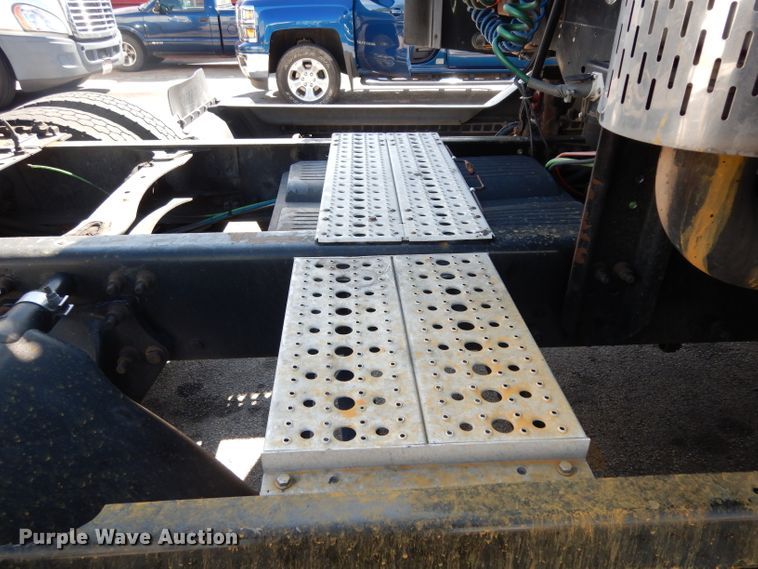 image for item DH5350 2007 Freightliner Columbia  semi truck