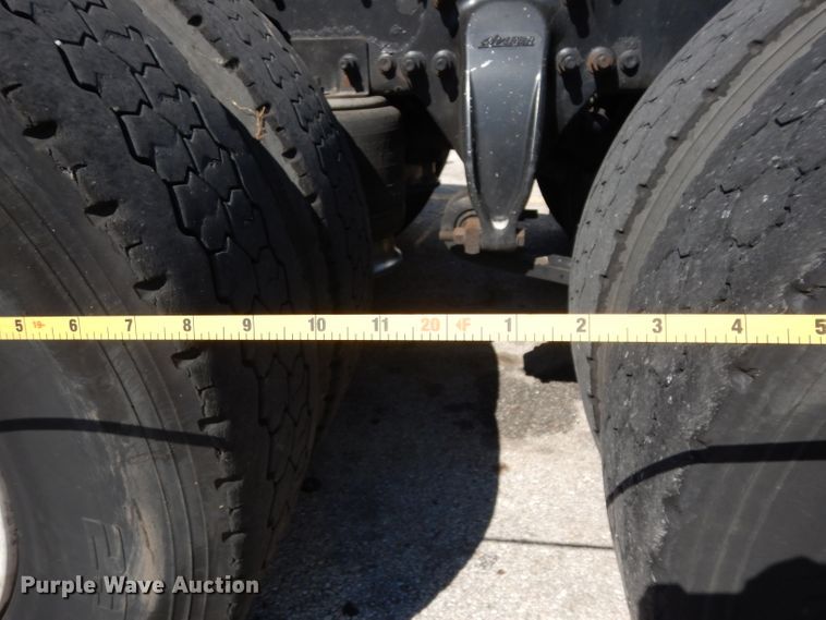 image for item DH5350 2007 Freightliner Columbia  semi truck