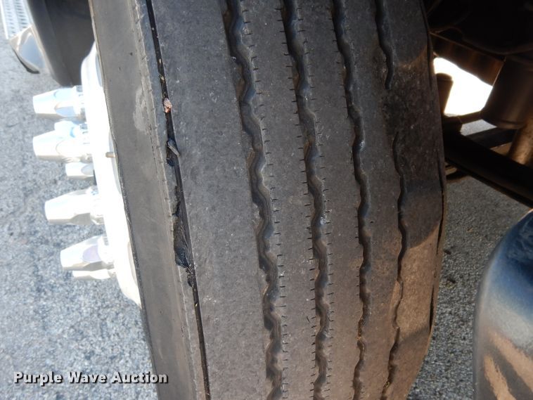 image for item DH5350 2007 Freightliner Columbia  semi truck