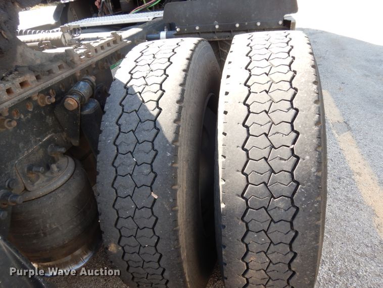 image for item DH5350 2007 Freightliner Columbia  semi truck