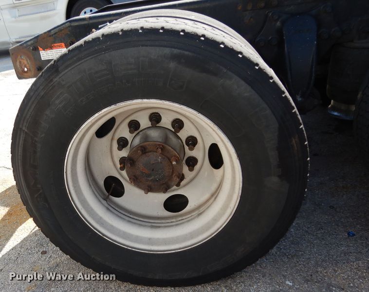 image for item DH5350 2007 Freightliner Columbia  semi truck