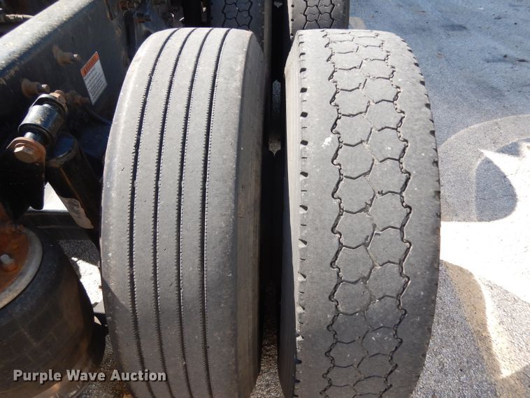 image for item DH5350 2007 Freightliner Columbia  semi truck