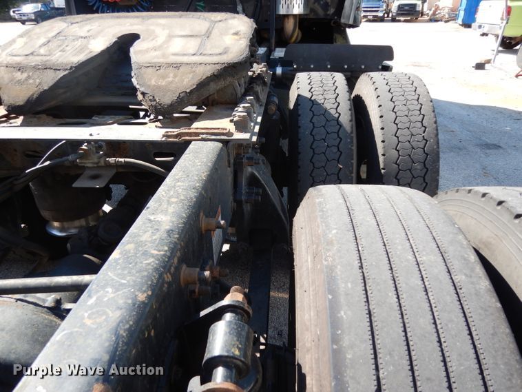 image for item DH5350 2007 Freightliner Columbia  semi truck