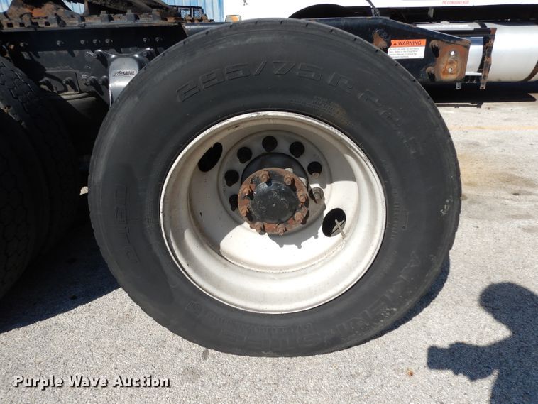 image for item DH5350 2007 Freightliner Columbia  semi truck