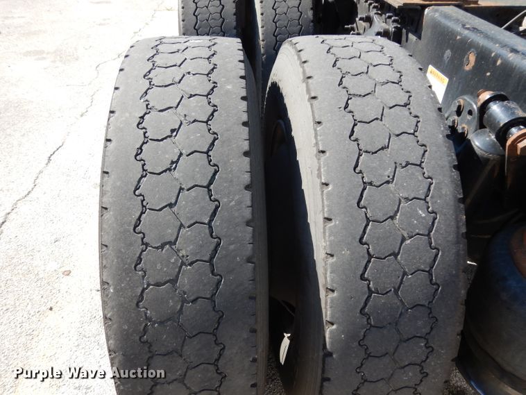 image for item DH5350 2007 Freightliner Columbia  semi truck