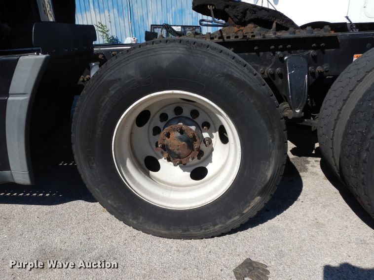 image for item DH5350 2007 Freightliner Columbia  semi truck