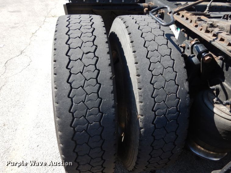 image for item DH5350 2007 Freightliner Columbia  semi truck