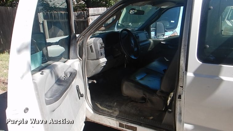 image for item DH5351 2005 Ford F450 Super Duty XL  flatbed truck