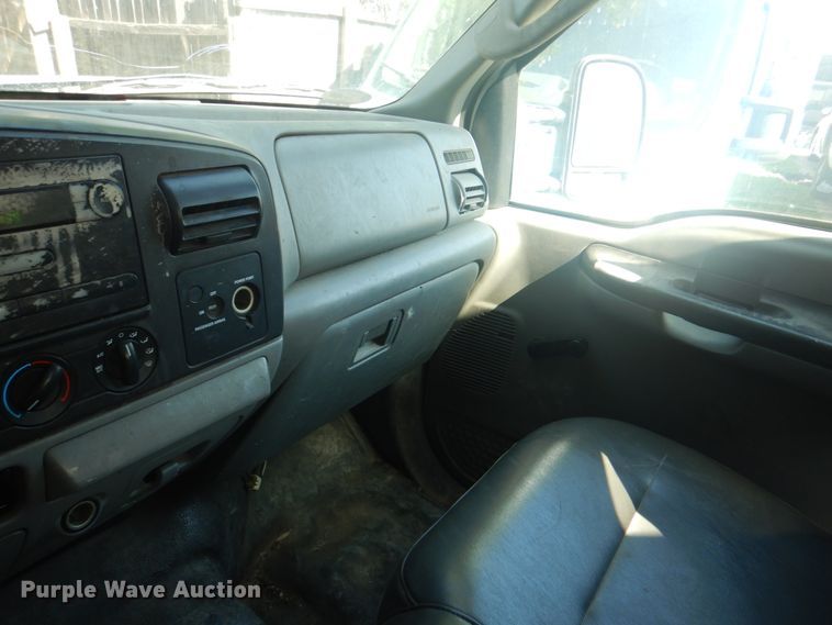 image for item DH5351 2005 Ford F450 Super Duty XL  flatbed truck