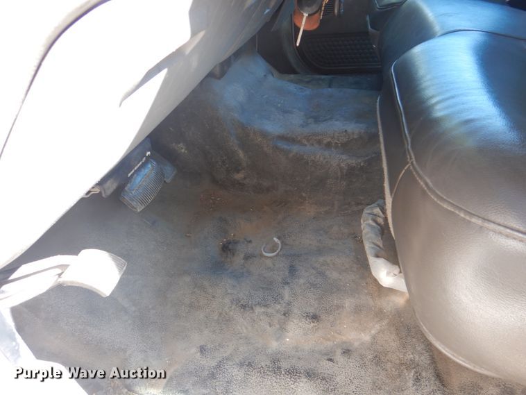 image for item DH5351 2005 Ford F450 Super Duty XL  flatbed truck