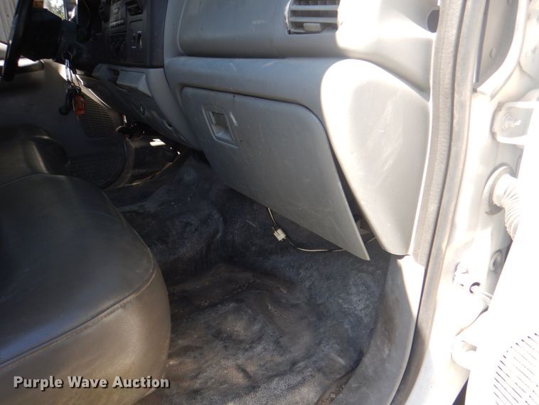 image for item DH5351 2005 Ford F450 Super Duty XL  flatbed truck