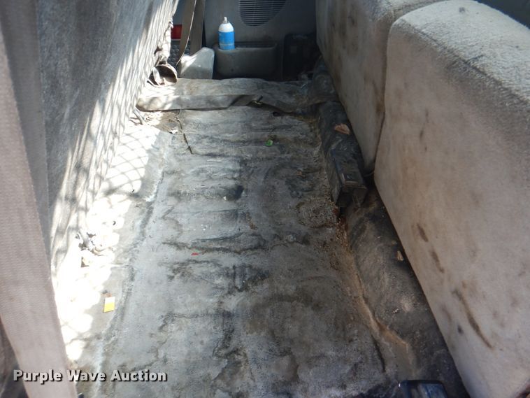 image for item DH5351 2005 Ford F450 Super Duty XL  flatbed truck