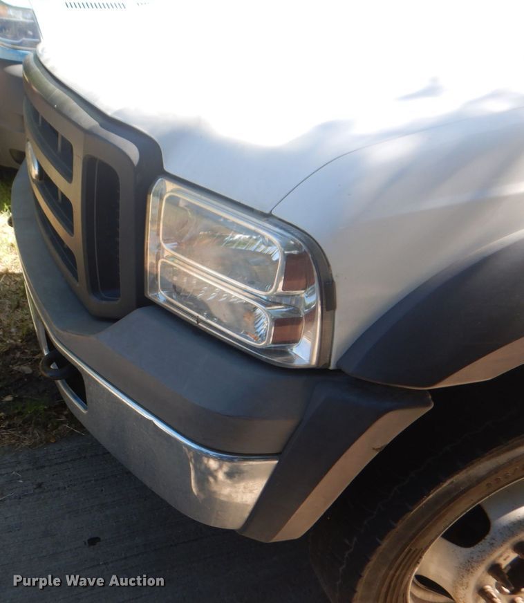 image for item DH5351 2005 Ford F450 Super Duty XL  flatbed truck