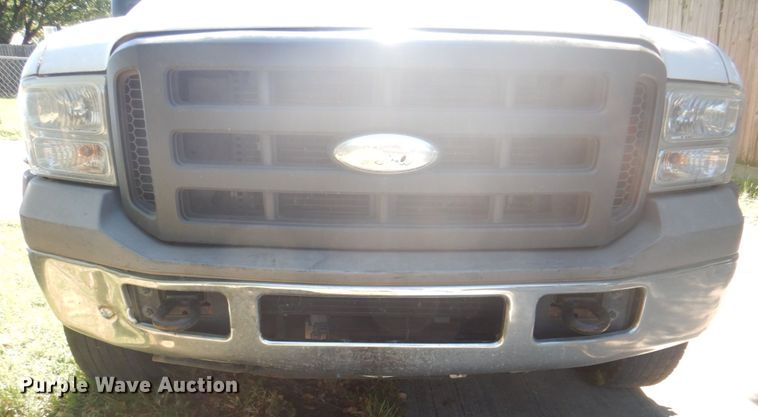 image for item DH5351 2005 Ford F450 Super Duty XL  flatbed truck