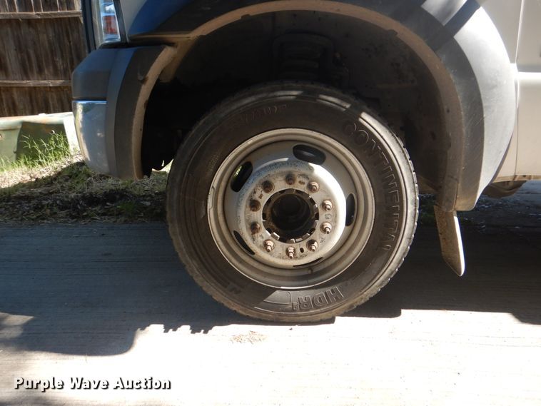 image for item DH5351 2005 Ford F450 Super Duty XL  flatbed truck