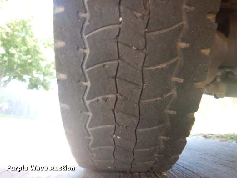 image for item DH5351 2005 Ford F450 Super Duty XL  flatbed truck