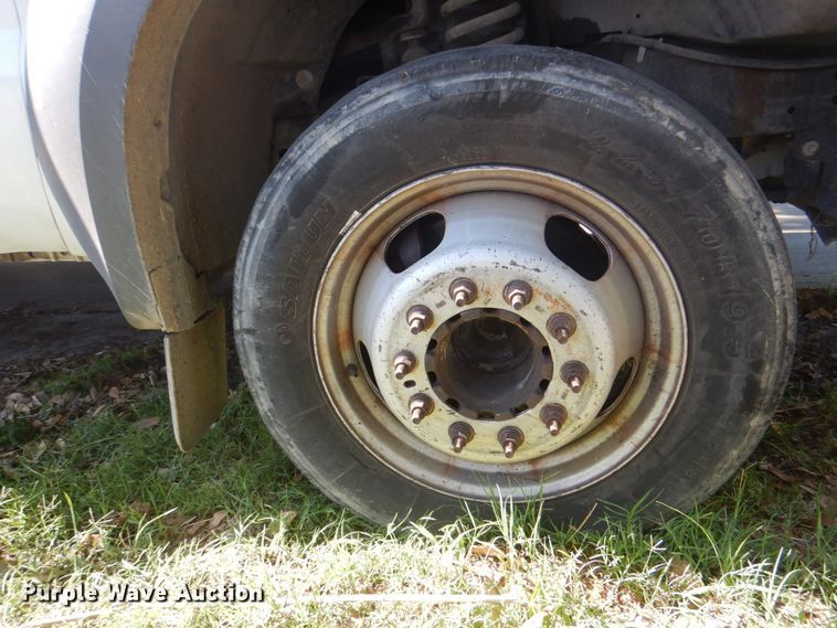 image for item DH5351 2005 Ford F450 Super Duty XL  flatbed truck