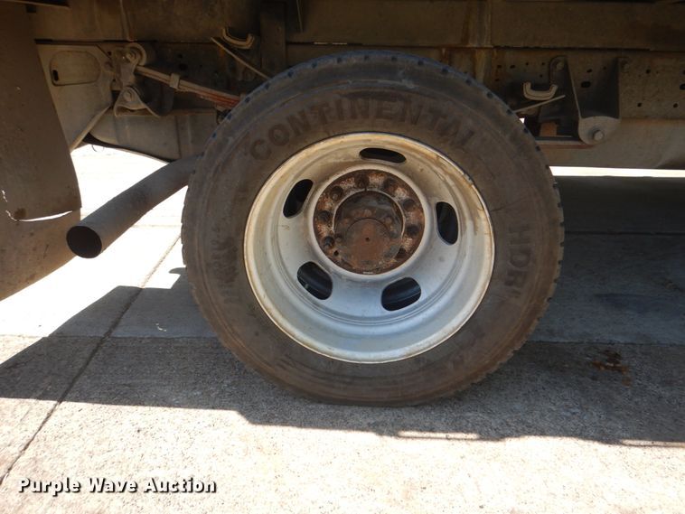 image for item DH5351 2005 Ford F450 Super Duty XL  flatbed truck