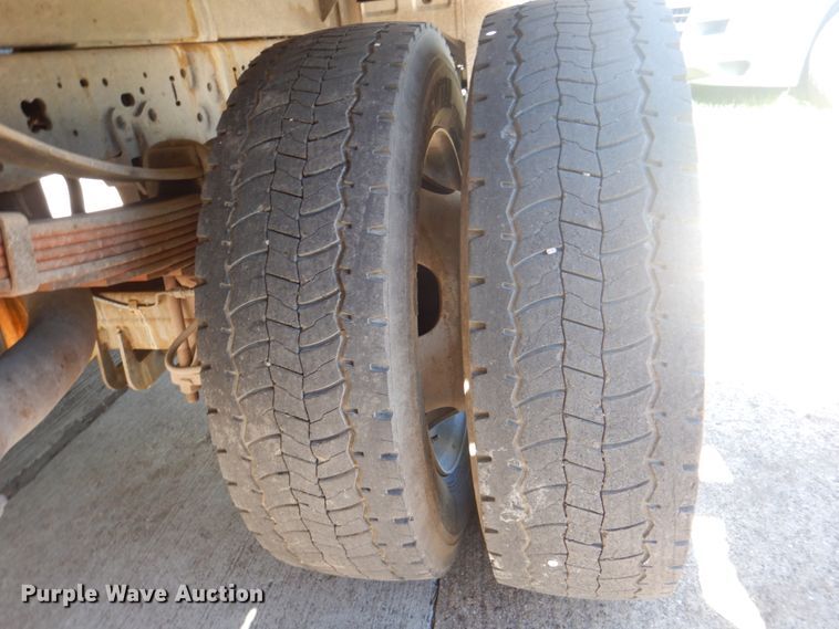 image for item DH5351 2005 Ford F450 Super Duty XL  flatbed truck