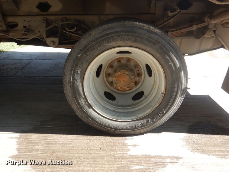 image for item DH5351 2005 Ford F450 Super Duty XL  flatbed truck