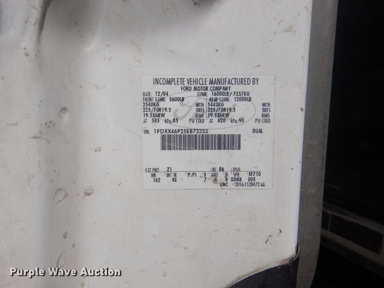 image for item DH5351 2005 Ford F450 Super Duty XL  flatbed truck