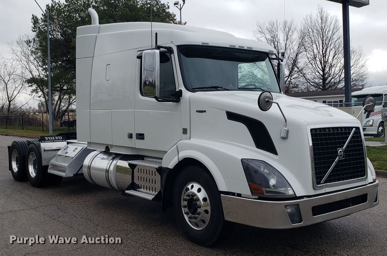 image for item DH5798 2012 Volvo VN semi truck